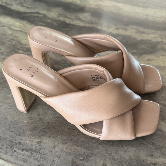 Women's Beige Nude Heeled Mules Sandals BRAND NEW size 8 - Picture 1 of 5